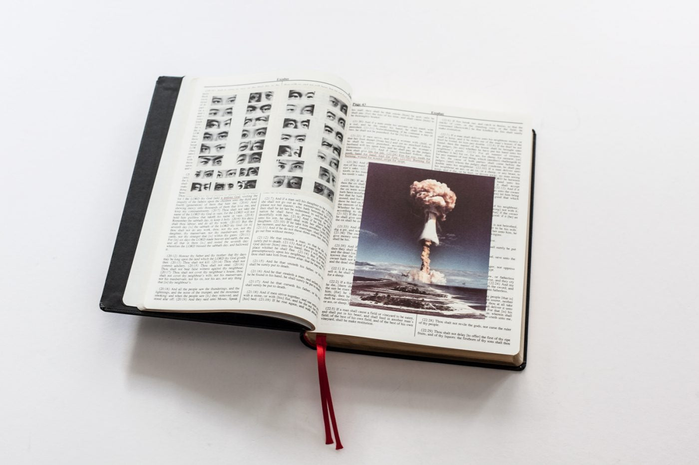 Holy Bible Primera Edición | Adam Broomberg & Oliver Chanarin